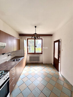 Ponúkame Vám na predaj 7 izbový rodinný dom v tichej a lukra - 4