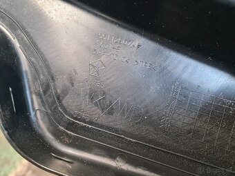 Plast pod čelné sklo Jeep Grand Cherokee WK2 2017 Summit - 4