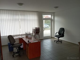 Budova s oploteným dvorom. - 4