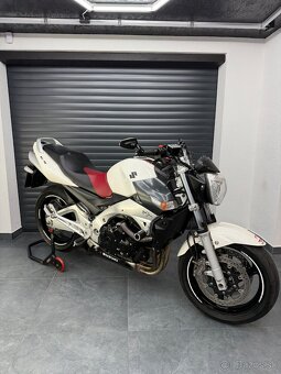 SUZUKI GSR 600, r.2007 - 4