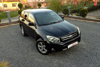 TOYOTA RAV4 2.2 D-4D 100kW- 4x4-UZAVIERKA-DIGIKLIMA-NOVA STK - 4