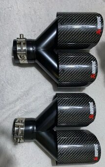 Nerezová koncovka výfku dizajn carbon s logom akrapovič - 4