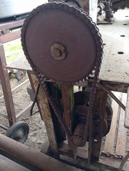 Stroj na výrobu nasad. - 4