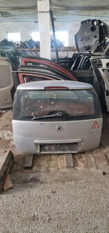 Predam kufrove dvere na RENAULT - 4