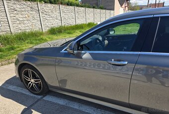 Mercedes  E220d - 4