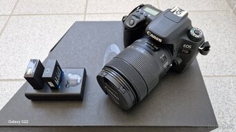 CANON EOS 77D - 4