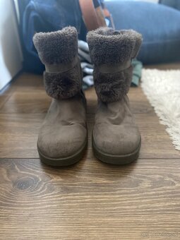 Guess Cizmy Velkost 37 - 4