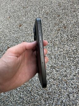 iPhone 15 pro - baterie 98% - 4