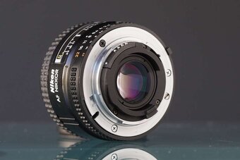 Objektiv na NIKON AF Nikkor 24 mm f/2.8D - 4