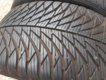 215/40 R17  -2 kusy celoročné (nové) - 4