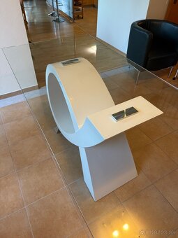 Dizajnový jedálenský stôl - 4