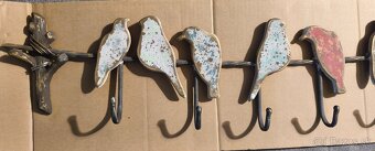 Predám nový kovový vešiak - 4