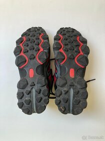 Predám: Vychadzková obuv čierno-červená 40 - 4