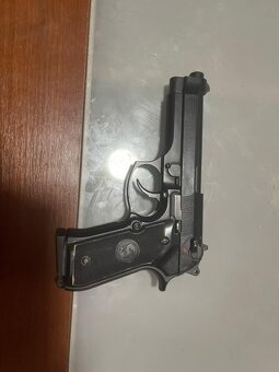 Airsoft beretta gbb - 4