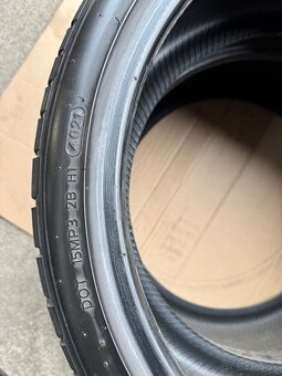 225/35R19 - 4