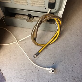 Predám kombinovaný sporák Gorenje. Plynové horáky + elektric - 4