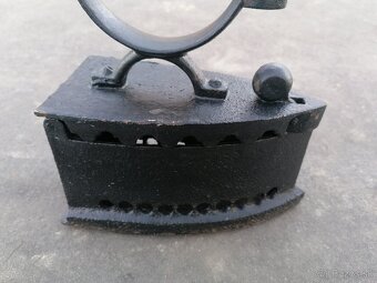 Predám starožitná žehlička - 4