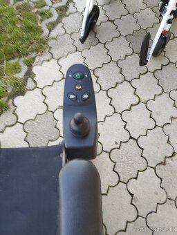 Predám elektrický invalidný vozík - 4