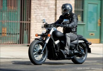 Honda Shadow VT 750 C2B Black Spirit Edition - 4