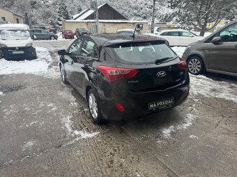 Predám Hyundai i30 1.4 i len 113000 km rv:  2014/7 - 4