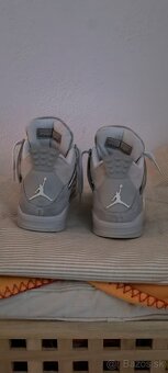 Jordan 4 frozen moments - 4