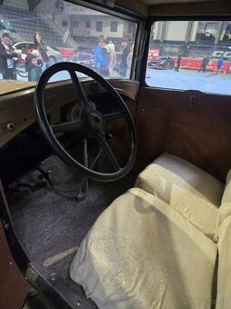 Ford model A sedan - 4