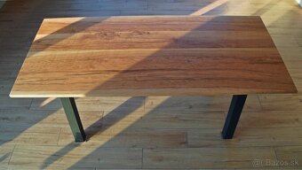 Masívny jedálenský stôl - 4