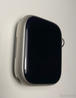 Apple Watch 8, batéria 89% - 4