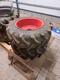 Predám kolesá 18 na traktor tatra 805 - 4