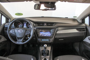 329-Toyota Avensis, 2015, nafta, 1.6D 4-D, 82kw - 4