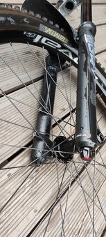 Vidlica Rock Shox Boxxer 27,5 , predstavec, koleso - 4