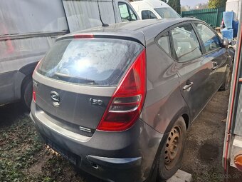 Hyundai I 30 1.6 CRDI /66kw 180 000km - 4