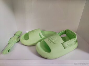 Detské šľapky Adidas Adifom Adillete Kids (vel. 29) - 4