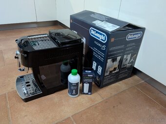 DeLonghi Magnifica S ECAM 22.110.B - 4