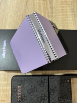 Samsung Z Flip4 - 4
