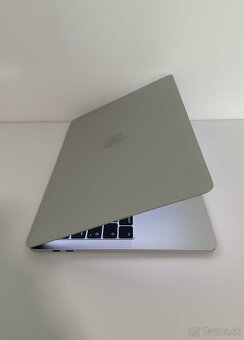 MacBook Pro 13" 2020 8/256GB Silver (100% Batéria) - 4