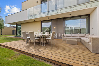 RK4  - Súkromná vila - dvojgaráž, 2 terasy (80 m²), pozemok  - 4