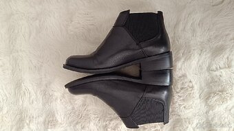 Kožené čierne členkové dámske čižmy značky CINTI - 4