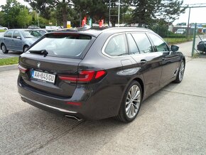 BMW Rad 5 Touring 530d mHEV xDrive 210kW 8st.automat panoram - 4