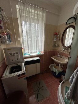 Ponúkam Vám na predaj 3 izbový byt s balkónom s garážou a so - 4