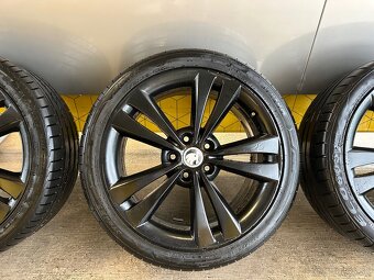 Octavia RS Neptune R18 225/40 - 4