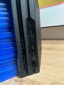 PS4 pro + 2 ovládače + hry - 4