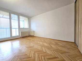 Zrekonštruovaný 2 izbový byt s 2 balkónmi - 4