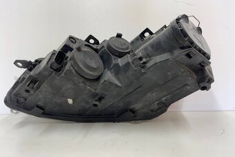 VW golf VI 6 2008- pravé predné svetlo - 4