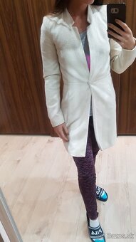 zara kremovy kabatik - - - 4