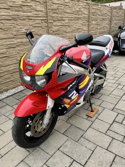 HONDA CBR 900 SC 33 - 4