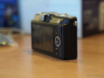 Olympus PEN E-PM1 telo - 4