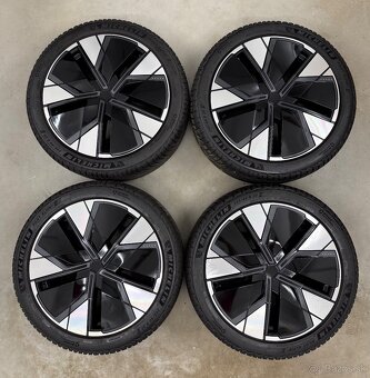 Zimná sada Volvo EX 30 - 5x108 R20 , 245/40/20 - 4