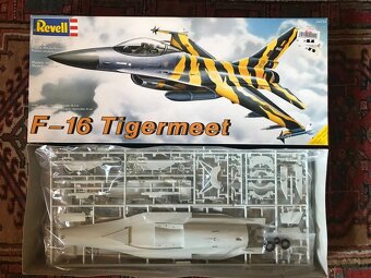 Plastikove modely 1/32 - 4