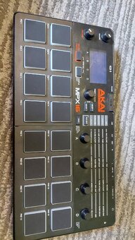 Akai MPX16 - 4